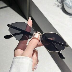 Stylish Geometric Black Lens Sunglasses - Unbranded